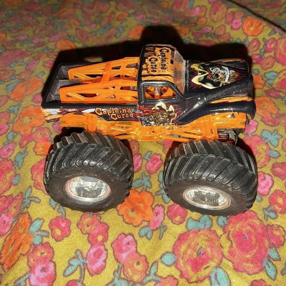 Captains Curse 1:64 Monster Jam Hot Wheels Pirate Orange Black